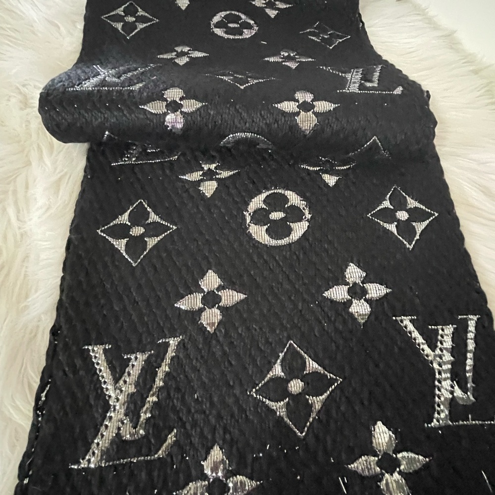Louis Vuitton Logomania Shine Scarf/Muffler.